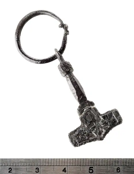 Mjöllnir pendant from Birka grave