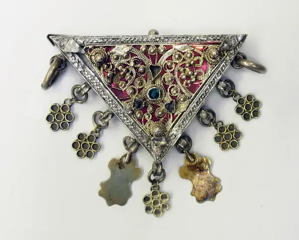 Amulet holder