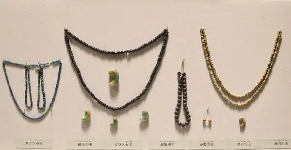 新沢千塚126号墳出土 玉類
