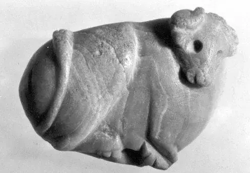Seal amulet in the form of a reclining cow
