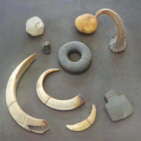 Amulets, Muong