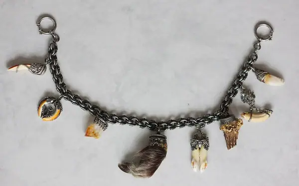 Charivari mit acht Anhaengern