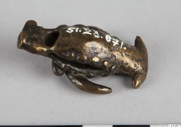 Mässingsamulett, táj gándja amulet from Indonesia