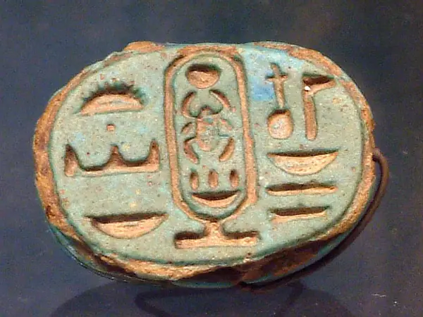 Scarab of king Tut-E 22807-Egypte louvre 148