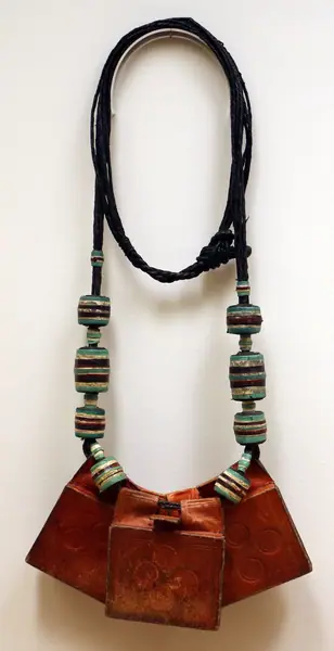 Niger, tuareg, collana da uomo con amuleti, 1950 ca.