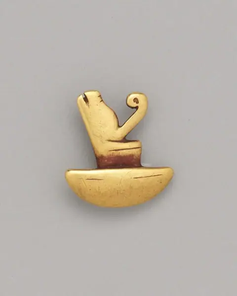 Double Crown Amulet