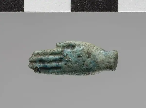 Amulet depicting a hand title QS:P1476,en:"Amulet depicting a hand " label QS:Len,"Amulet depicting a hand " label QS:Lit,"Amuleto raffigurante una mano"