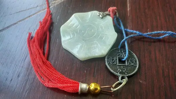I-Ch'ing (Ba Gua & Yin-Yang symbol) Chinese jade pendant amulet, Oude Pekela (2018)