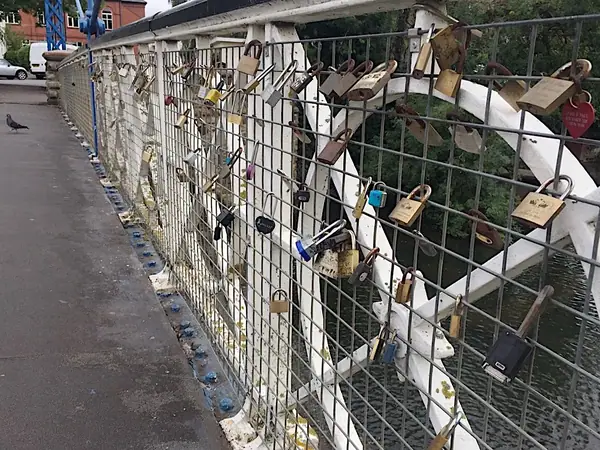 Expressions of love, Mill Bridge, Leamington - geograph.org.uk