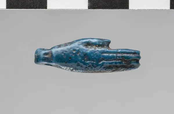 Amulet depicting a hand title QS:P1476,en:"Amulet depicting a hand " label QS:Len,"Amulet depicting a hand " label QS:Lit,"Amuleto raffigurante una mano"