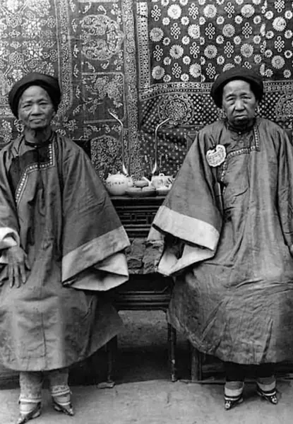 Elderly Chinese woman wearing a silver lock charm (Qing Dynasty)