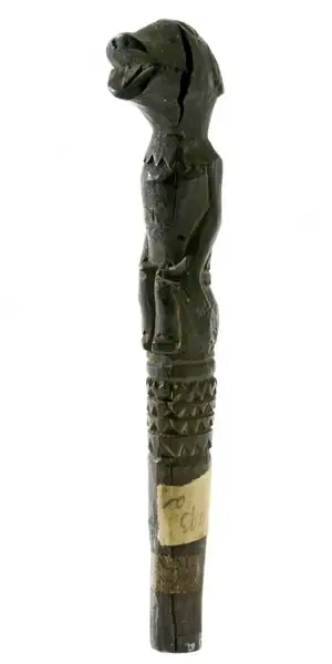 COLLECTIE TROPENMUSEUM Houten amulet TMnr A-3893a