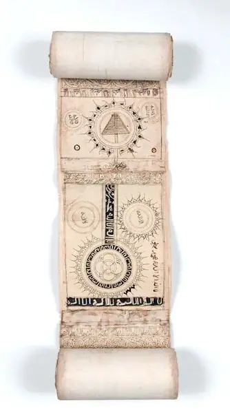 COLLECTIE TROPENMUSEUM Papierrol met Arabisch-Maleis schrift gebruikt als amulet TMnr 946-2