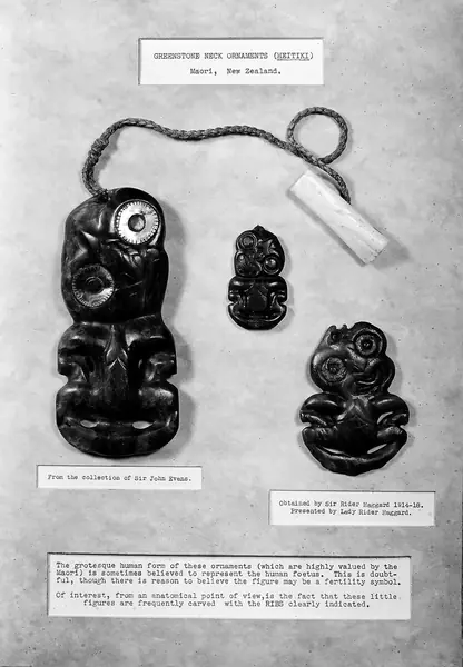 Neck ornaments, New Zealand