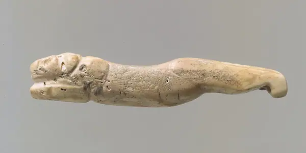 Amulet in the form of a lion with legs extended