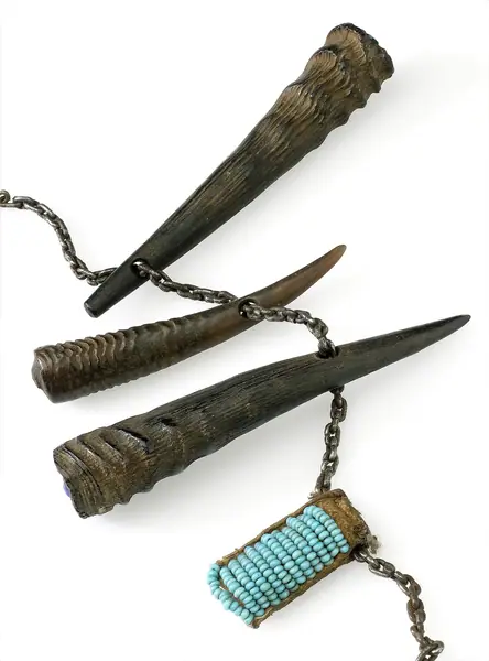 Amuletic necklace of shell chain with horn tips, African