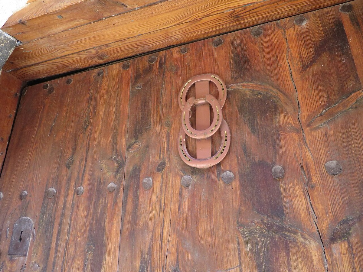 Horseshoes on a door, Teruel